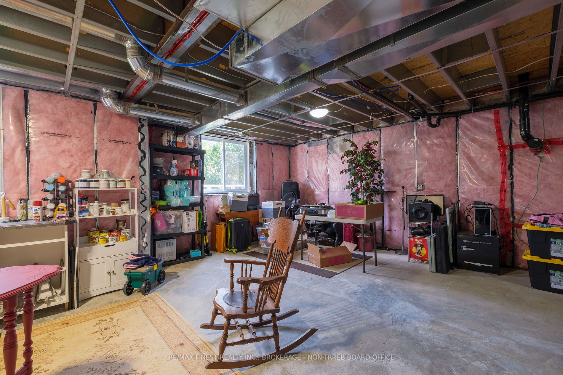 1087 Melville Rd