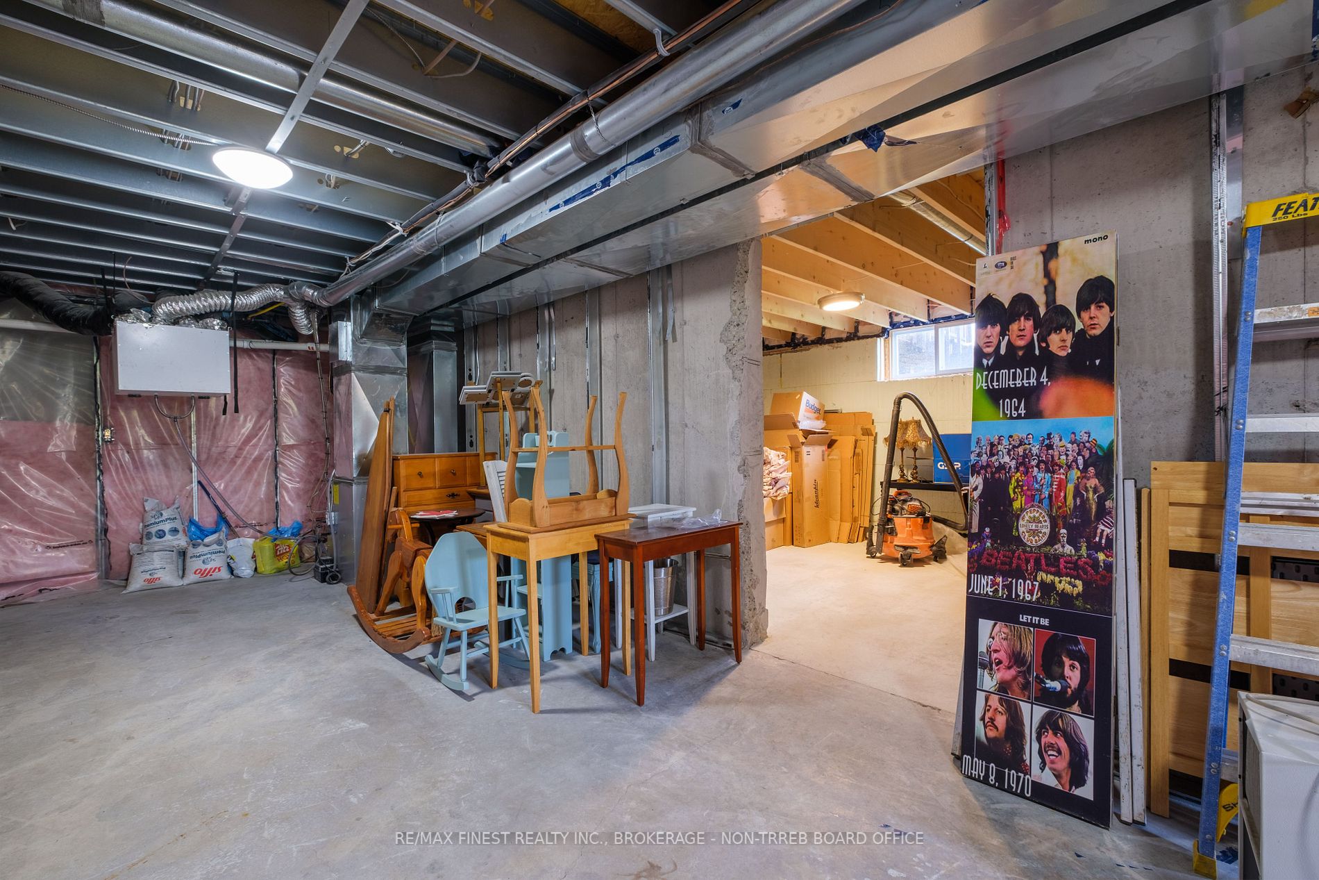 1087 Melville Rd