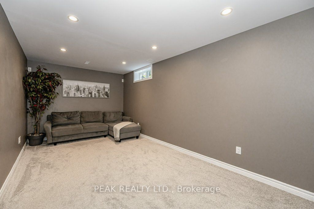 67 Foxglove Crescent