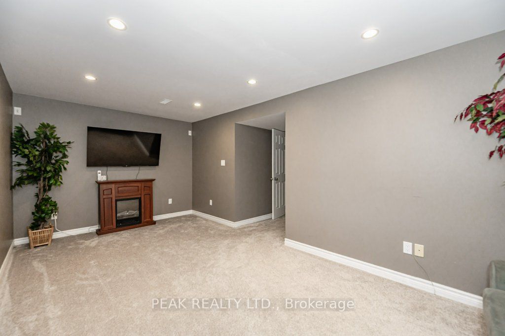 67 Foxglove Crescent