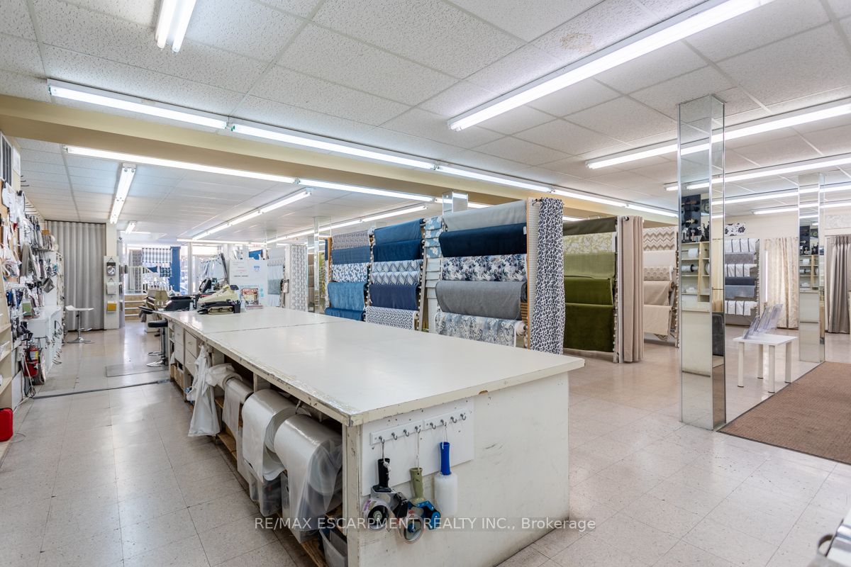 268 Ottawa St N, #264