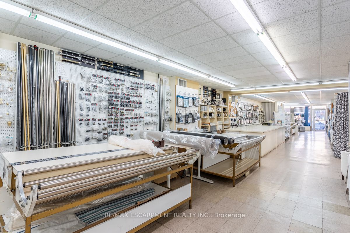 268 Ottawa St N, #264