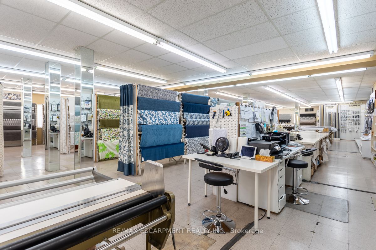 268 Ottawa St N, #264