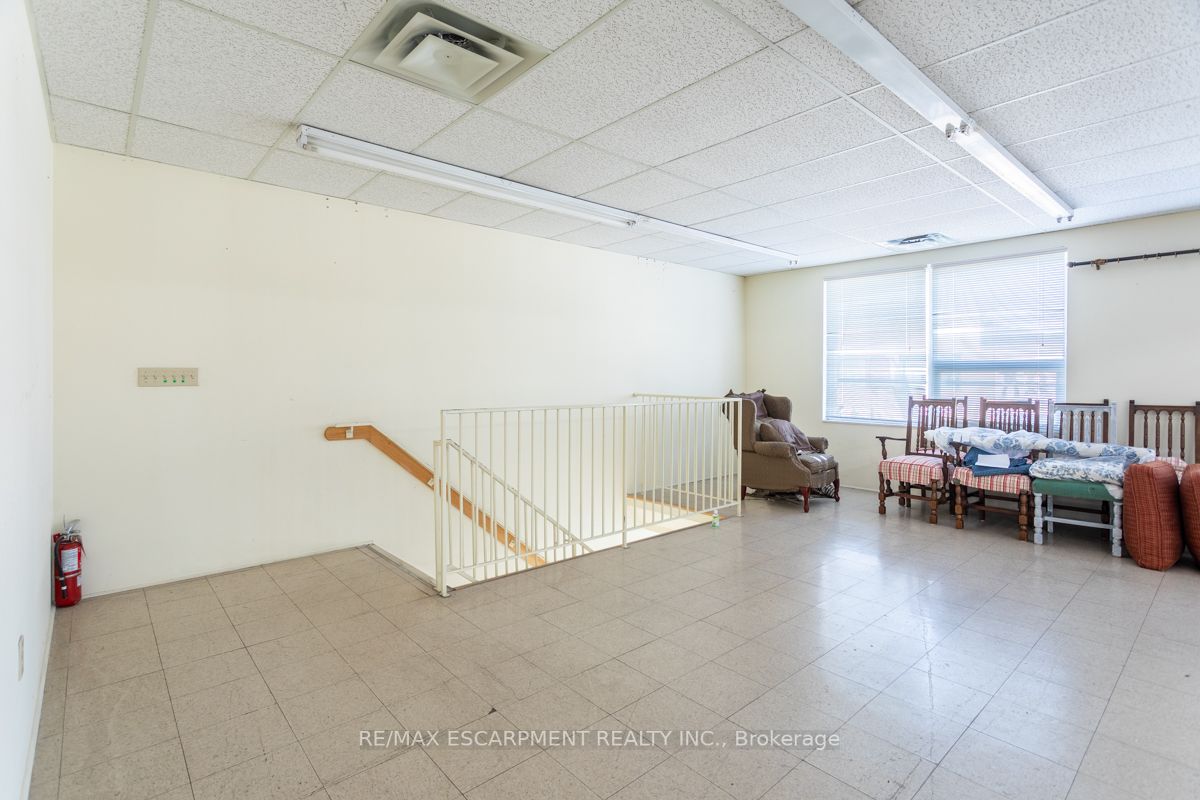 268 Ottawa St N, #264