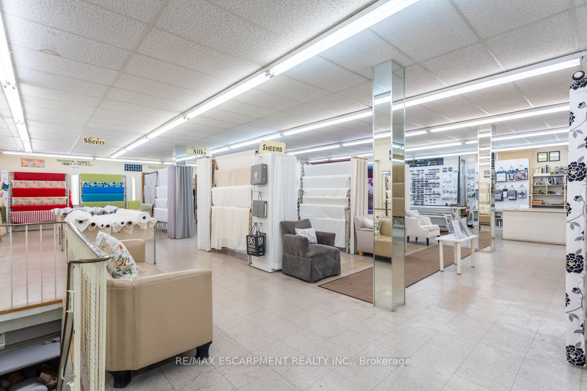 268 Ottawa St N, #264