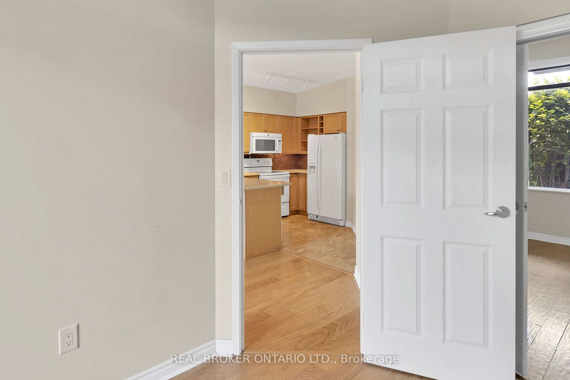 Listing X7009938 - Large Photo # 15