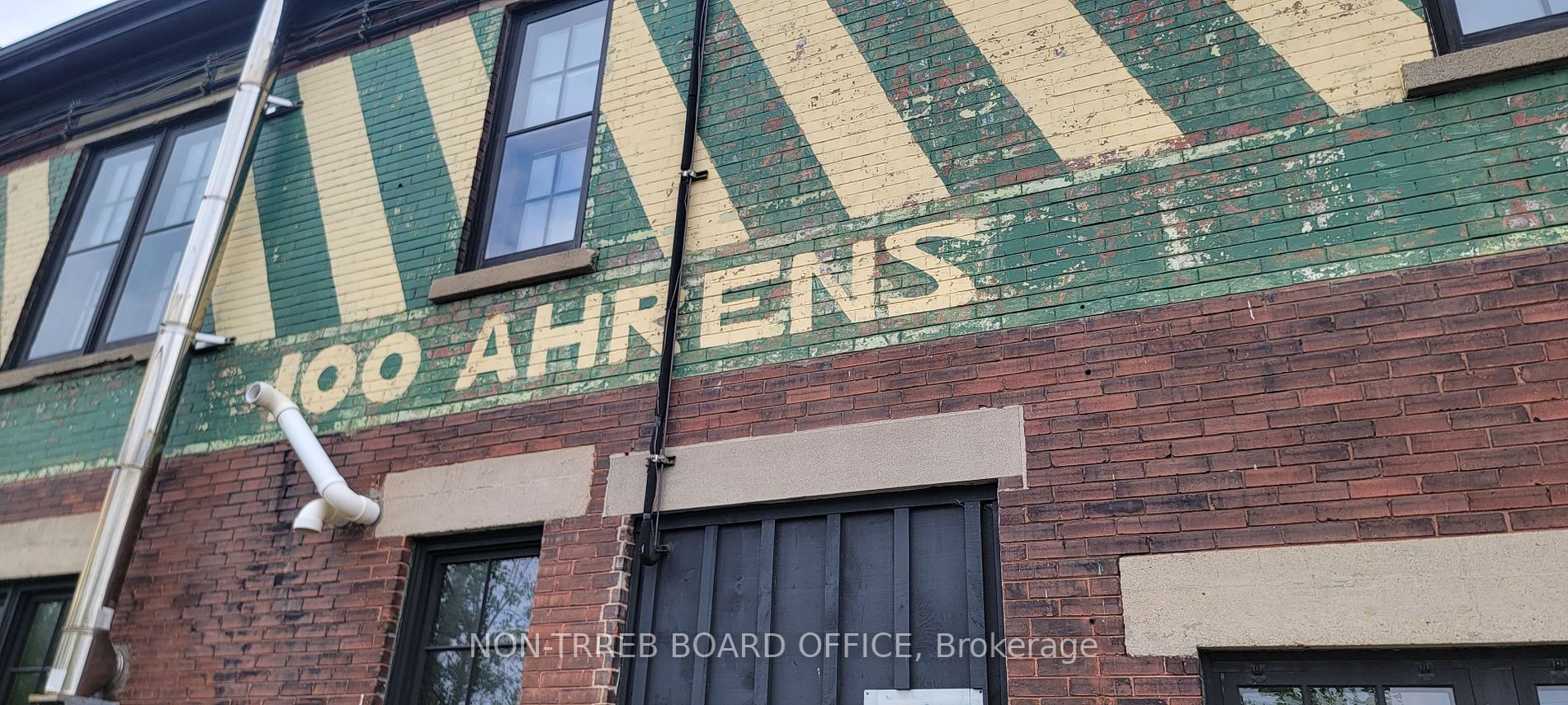 100 Ahrens St W