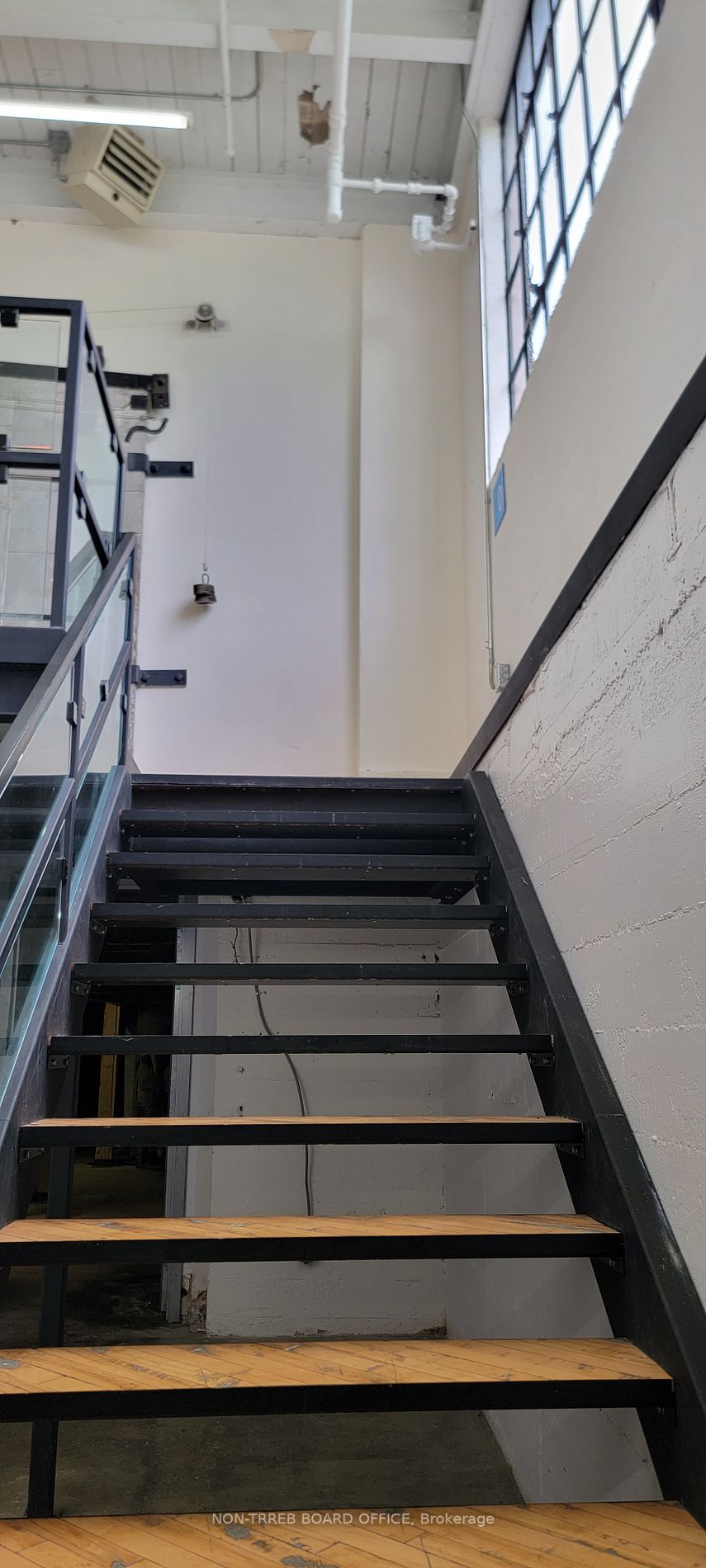 100 Ahrens St W