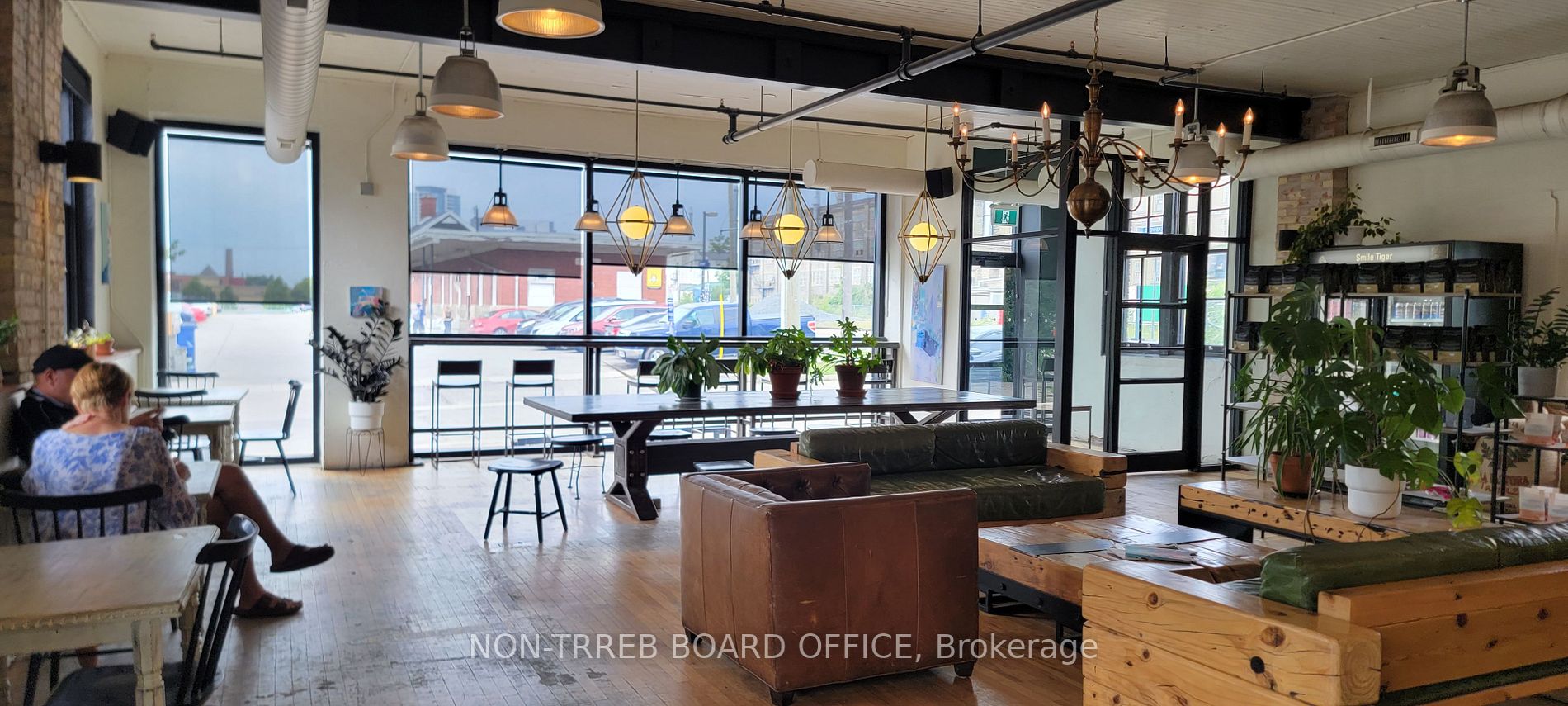 100 Ahrens St W