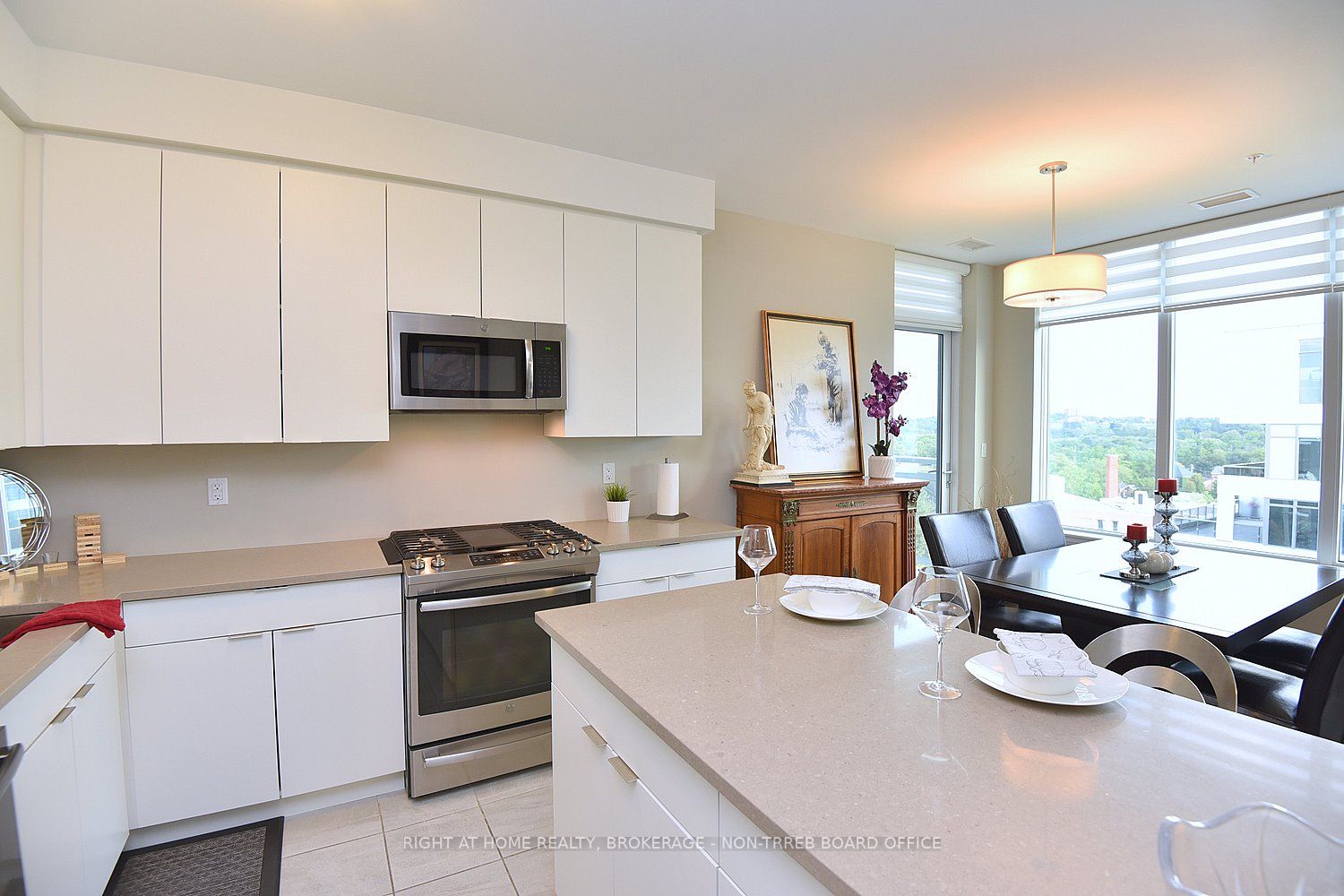 63 Arthur Street S, #1001