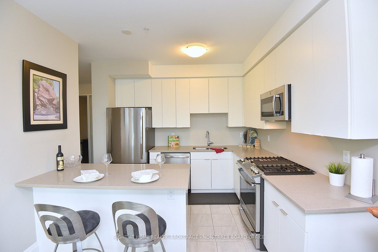 63 Arthur Street S, #1001