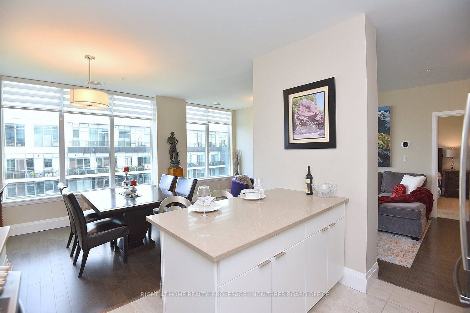 63 Arthur Street S, #1001