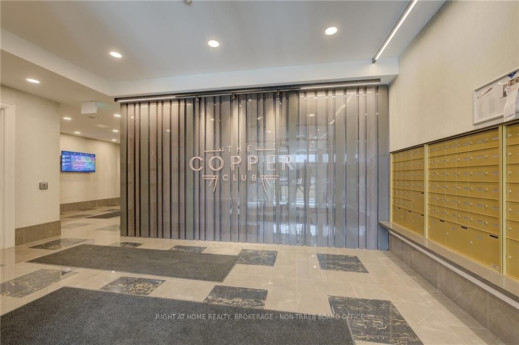 63 Arthur Street S, #1001