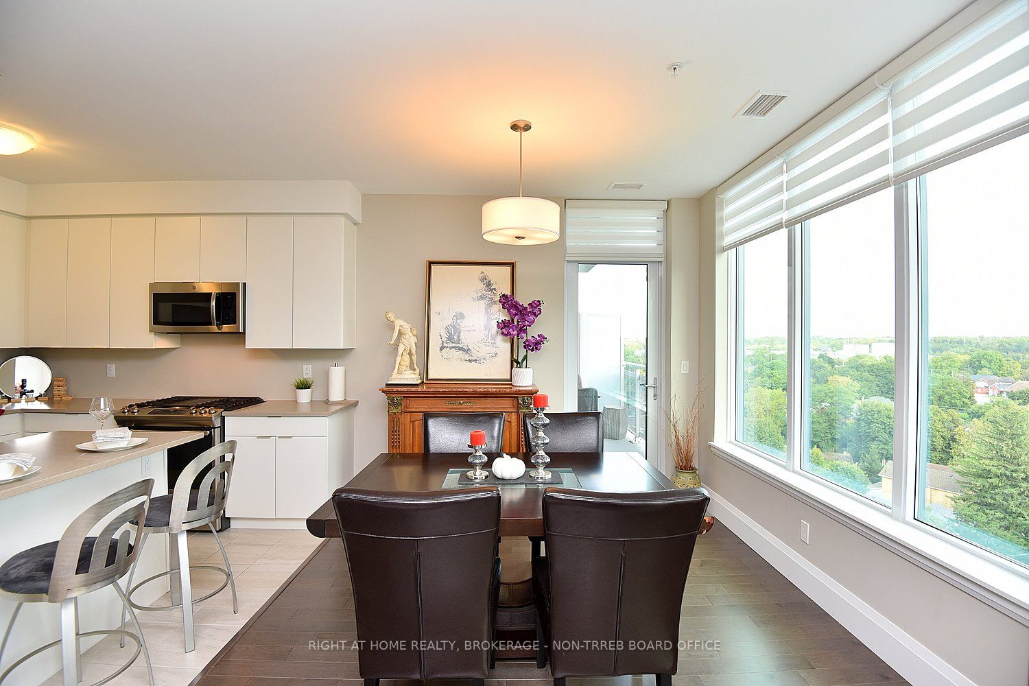 63 Arthur Street S, #1001