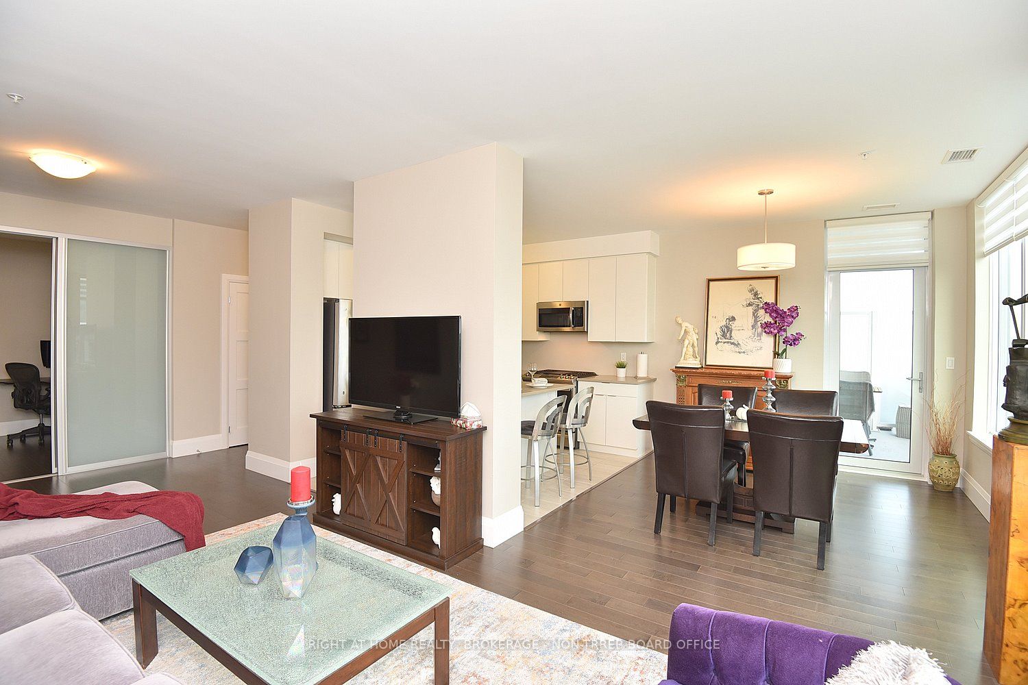 63 Arthur Street S, #1001