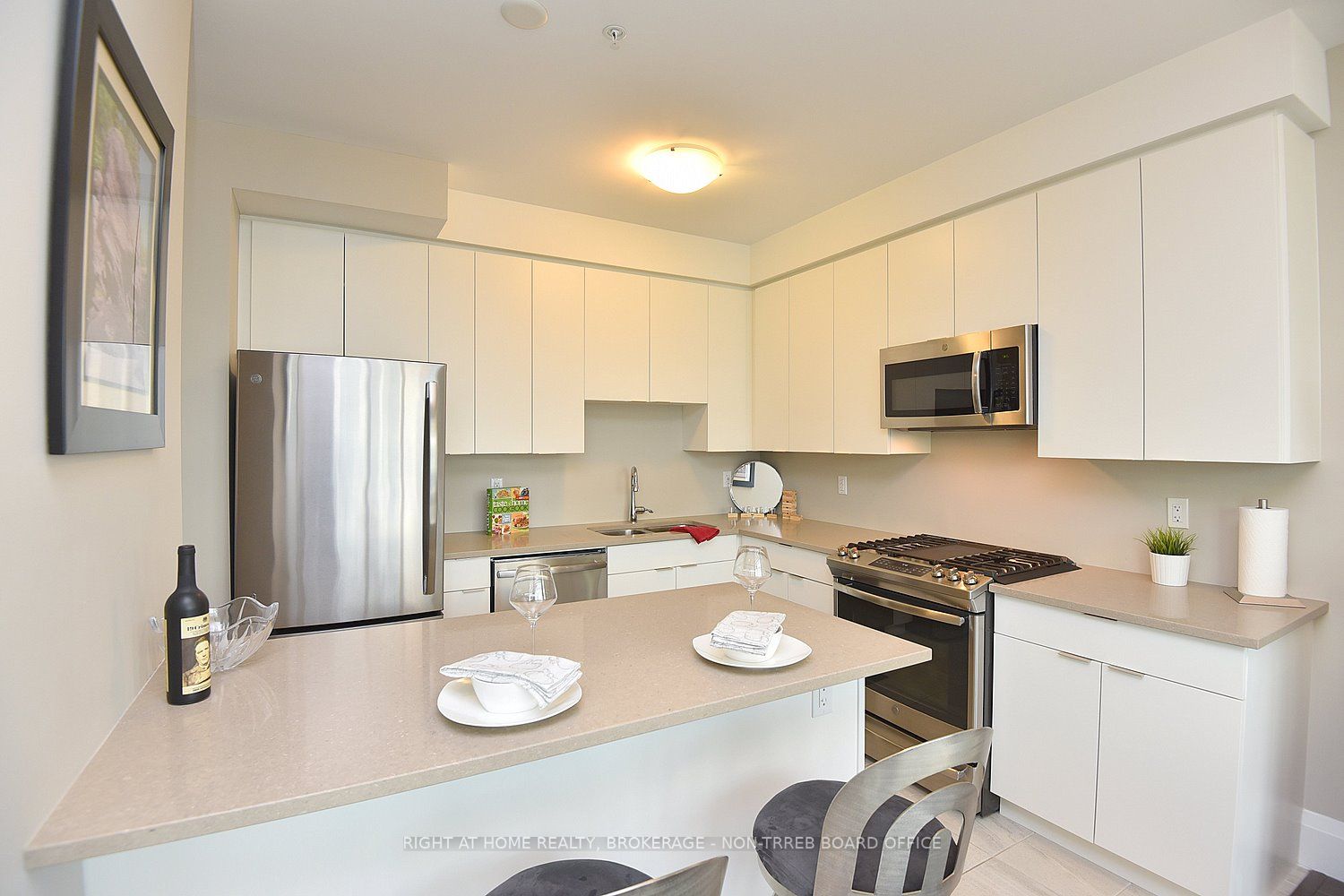 63 Arthur Street S, #1001