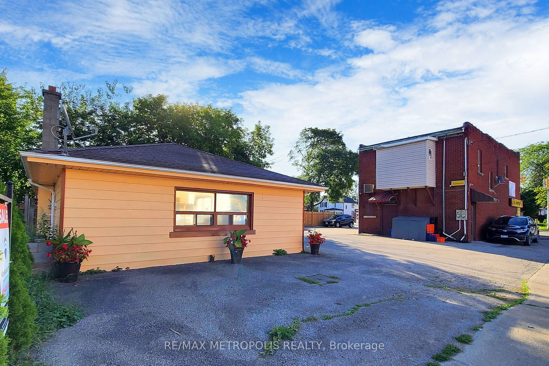 4476 Fourth Ave