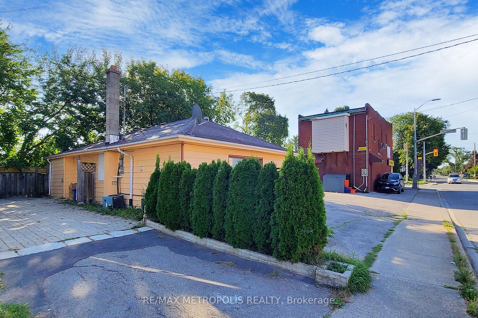 4476 Fourth Ave