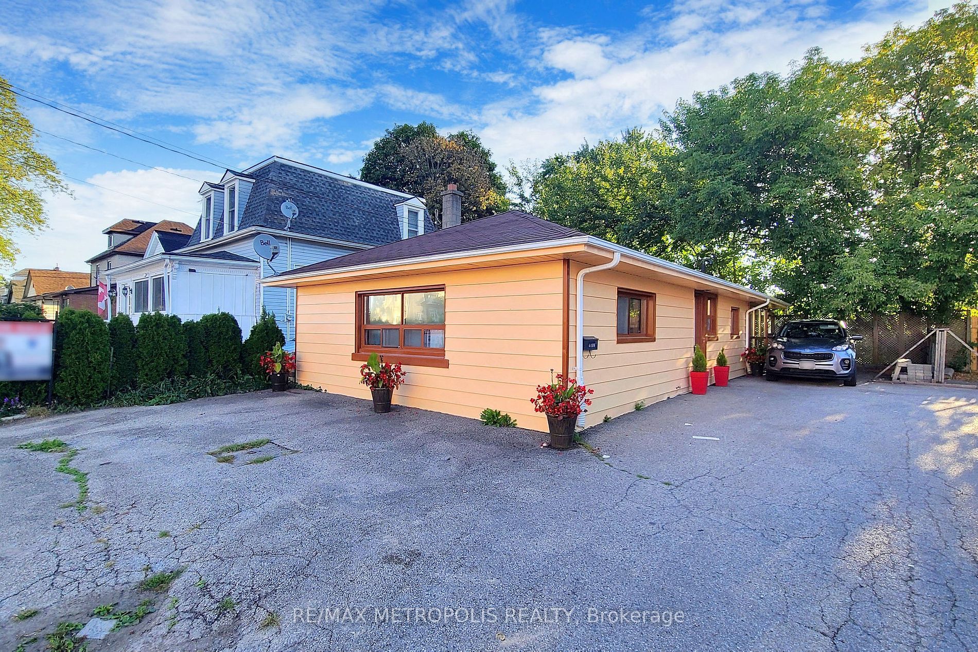 4476 Fourth Ave