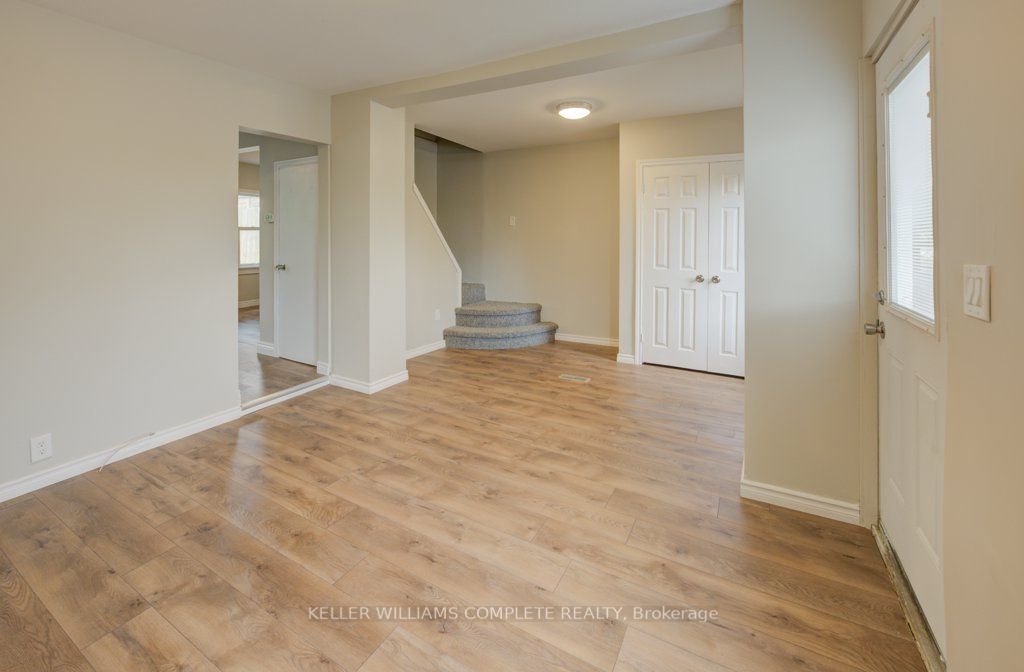 32 Burton St