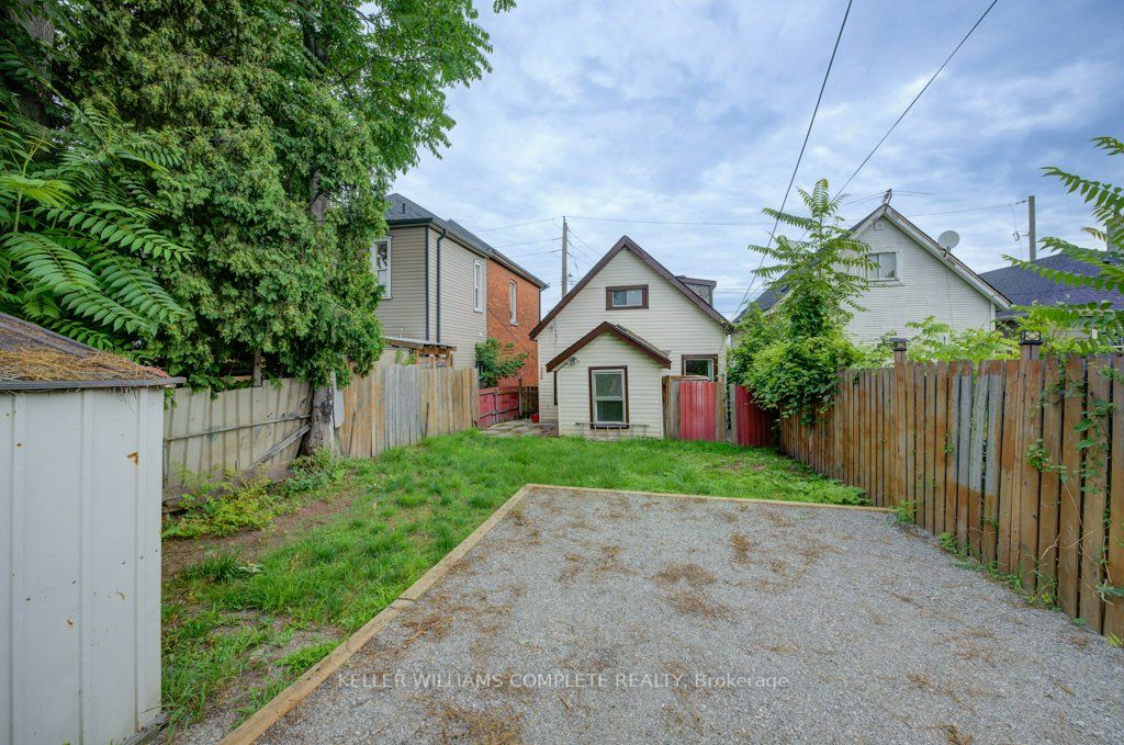 32 Burton St