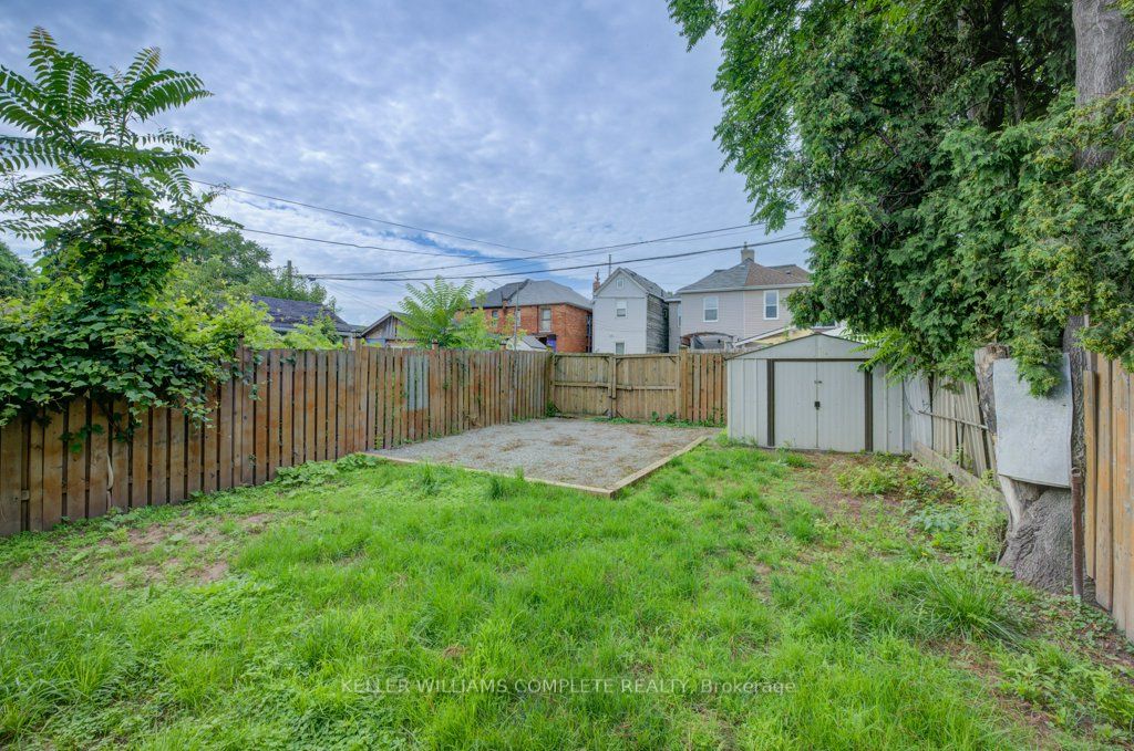 32 Burton St