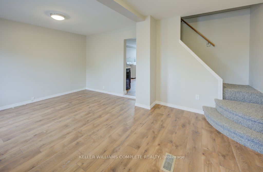 32 Burton St