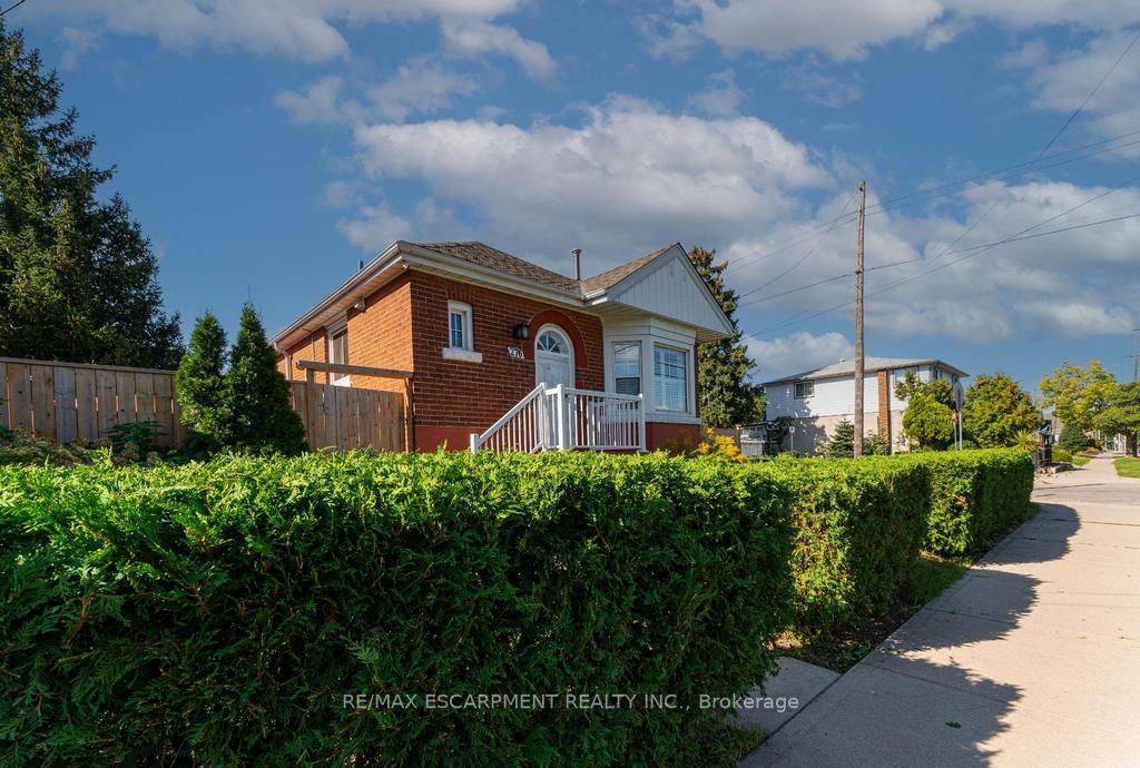 276 Brucedale Ave E