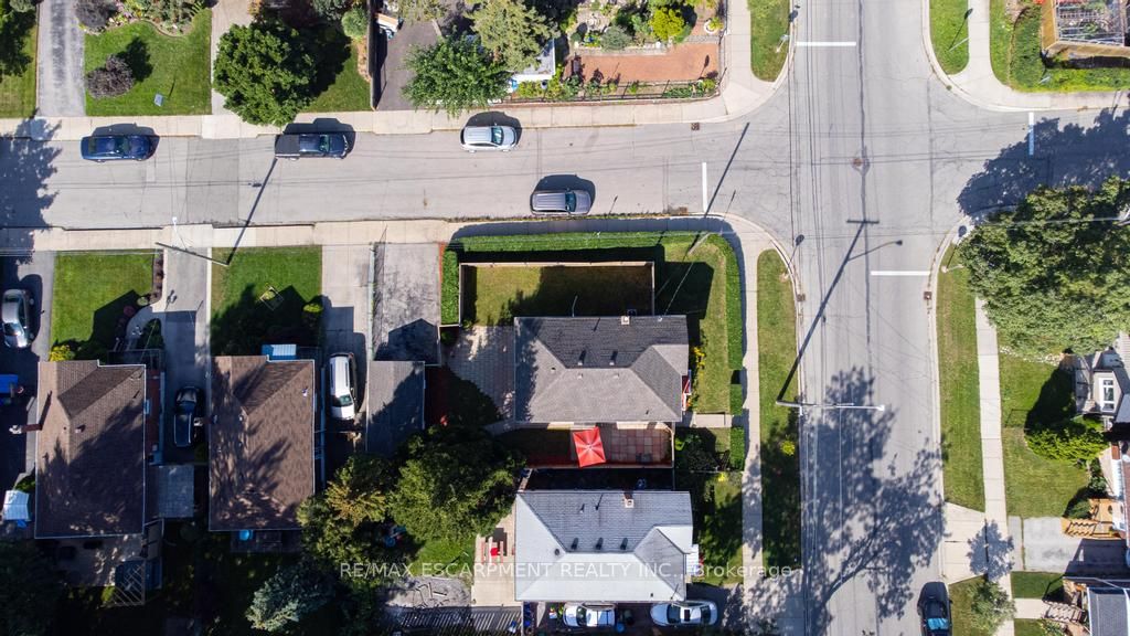 276 Brucedale Ave E