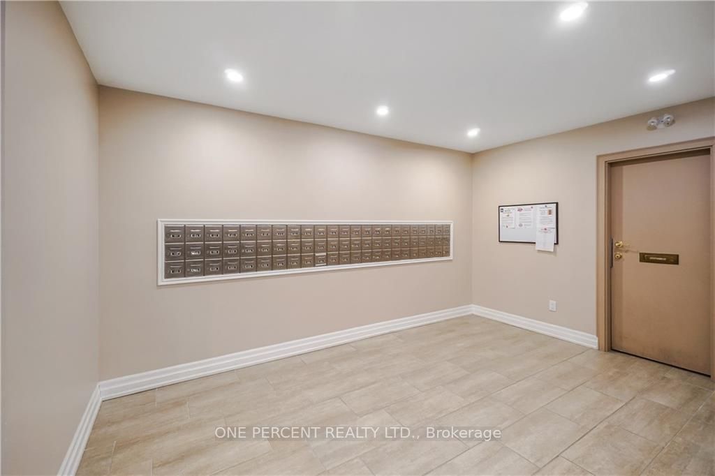 99 Donn Ave, #104