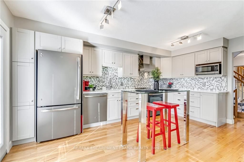523 Acadia Dr