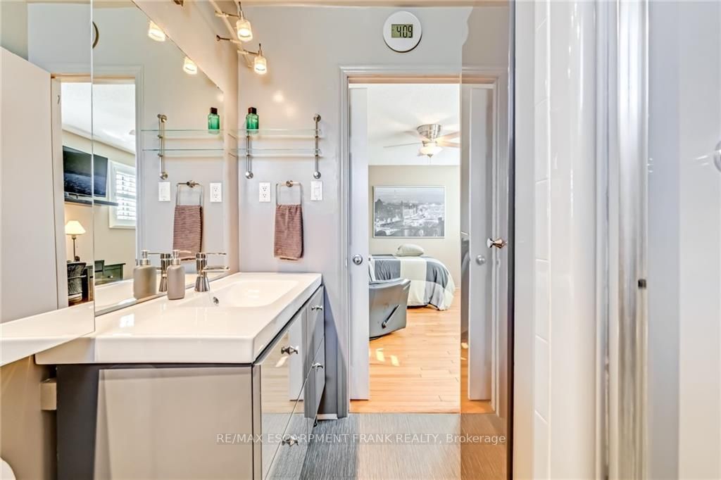 523 Acadia Dr