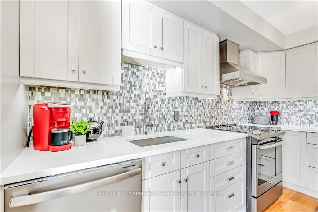 523 Acadia Dr