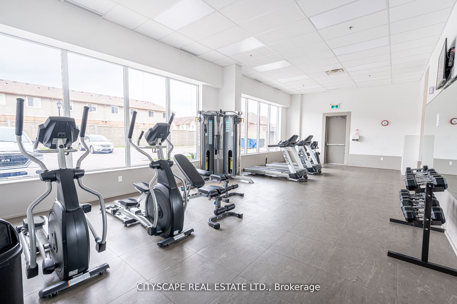 560 North Service Rd, #802