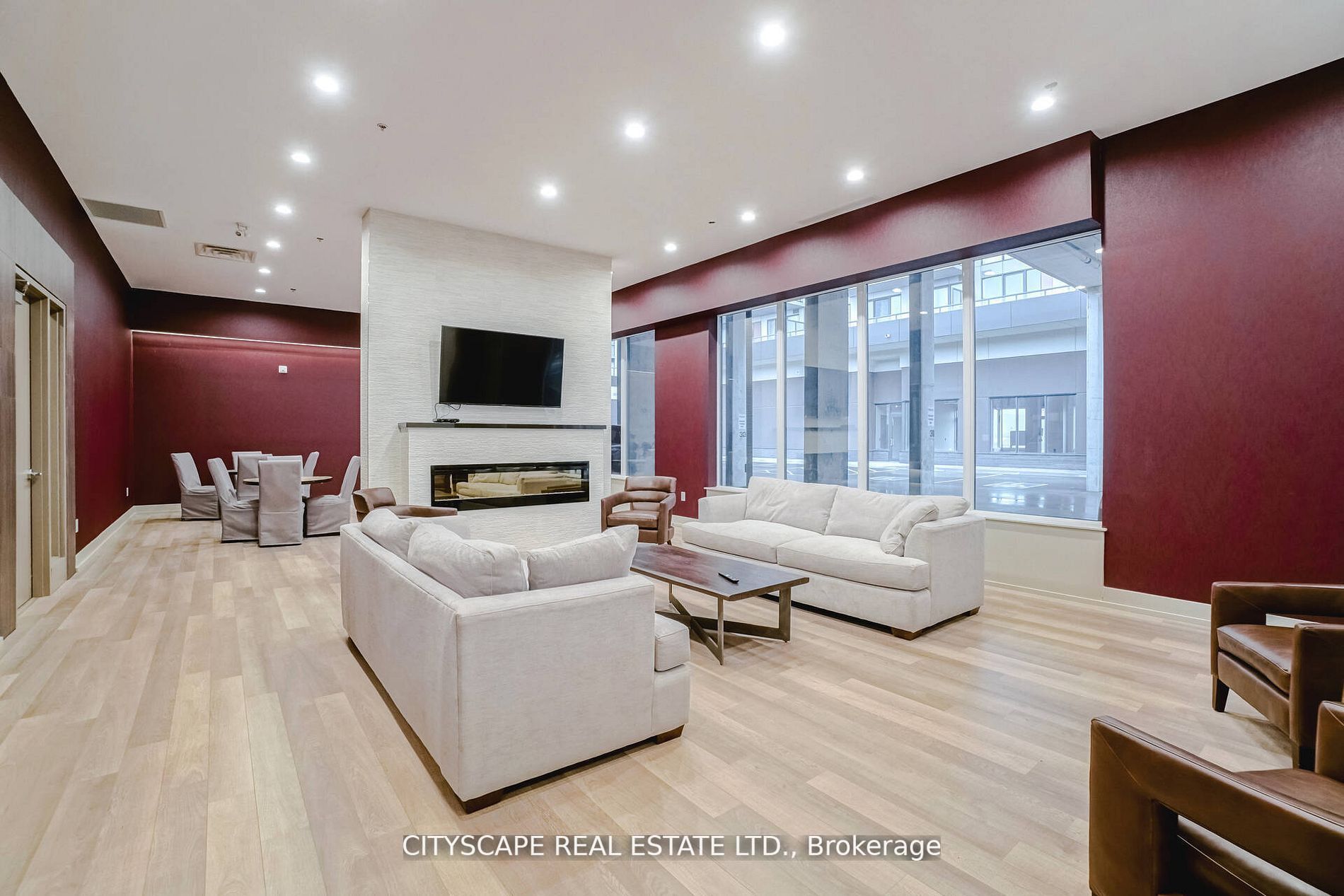 560 North Service Rd, #802