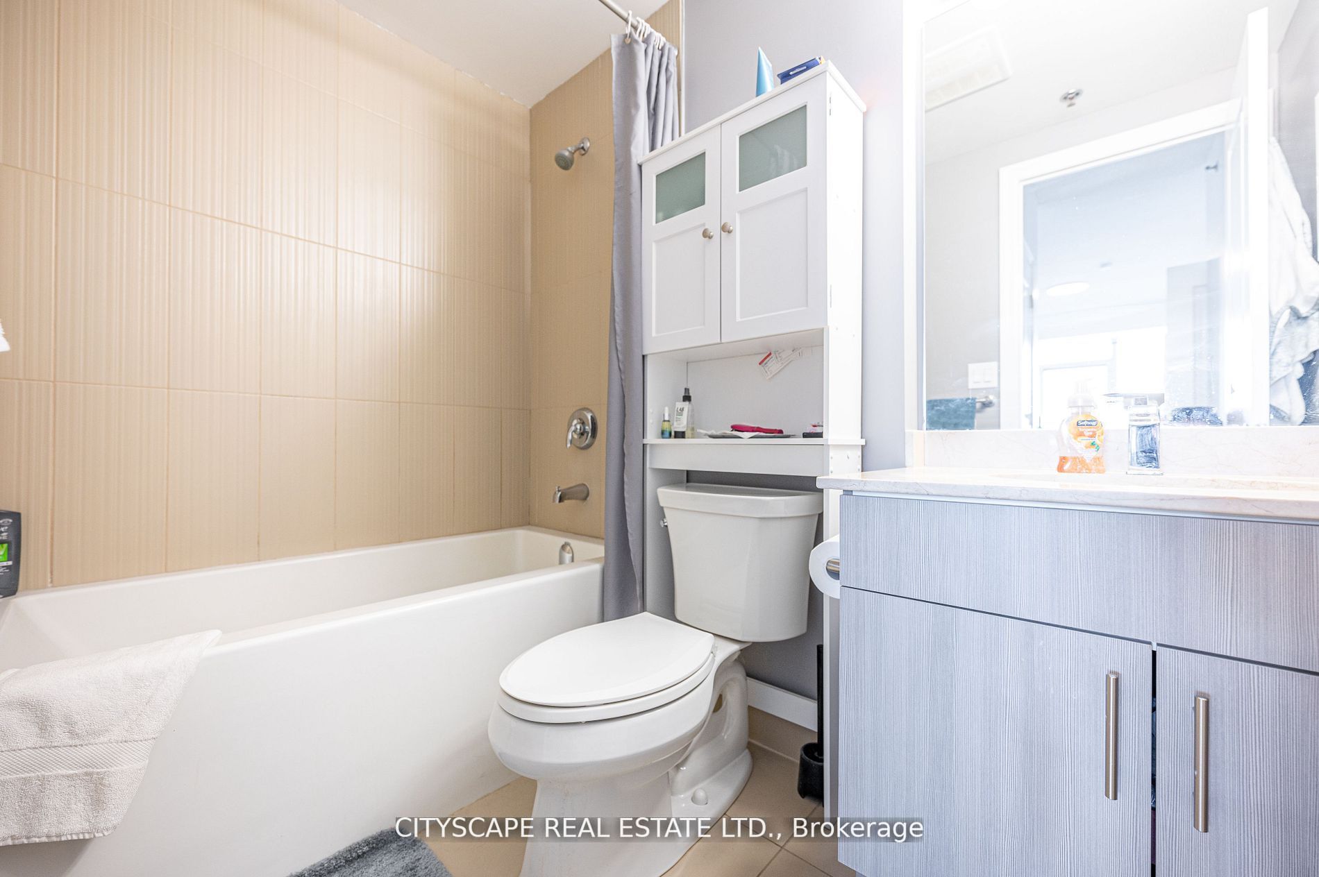 560 North Service Rd, #802