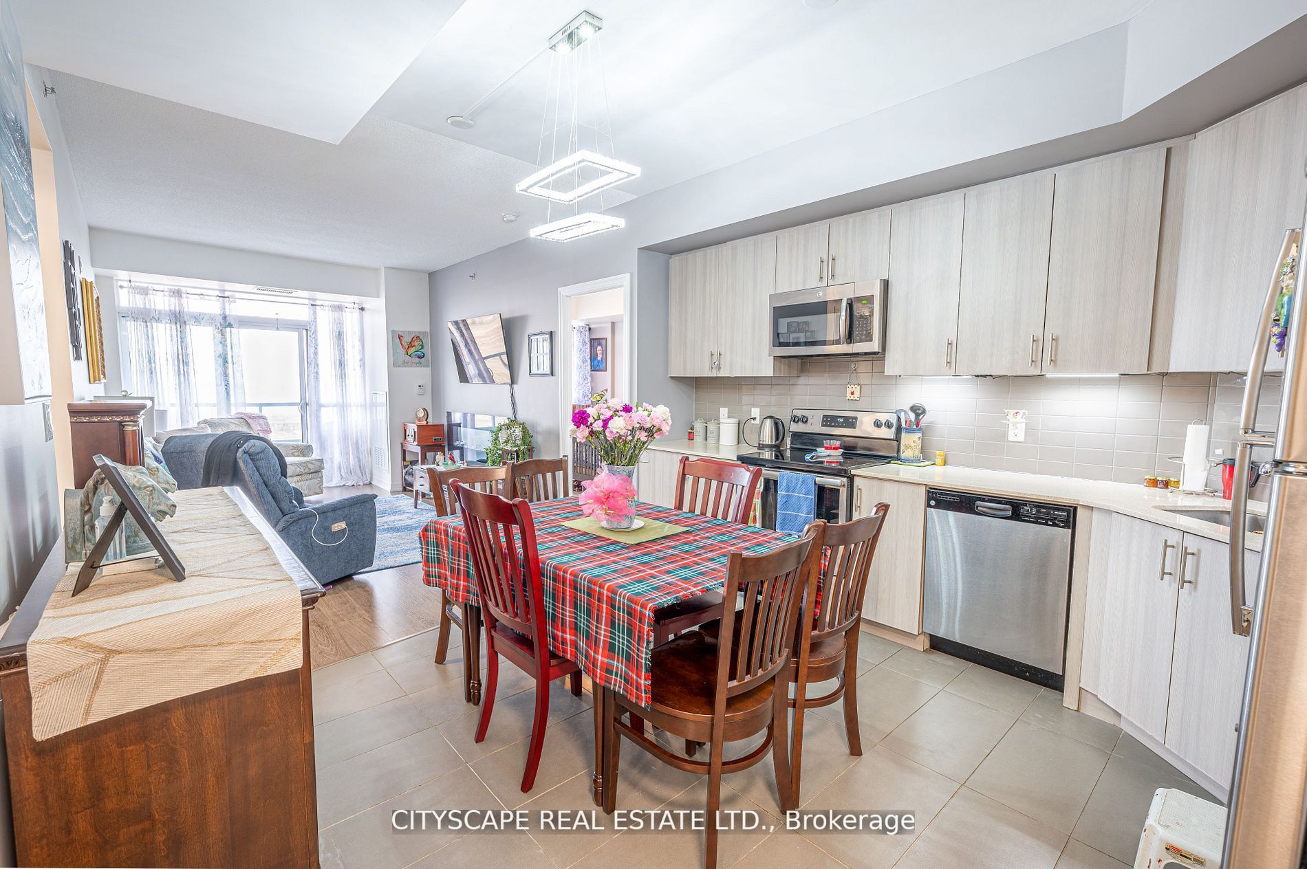 560 North Service Rd, #802