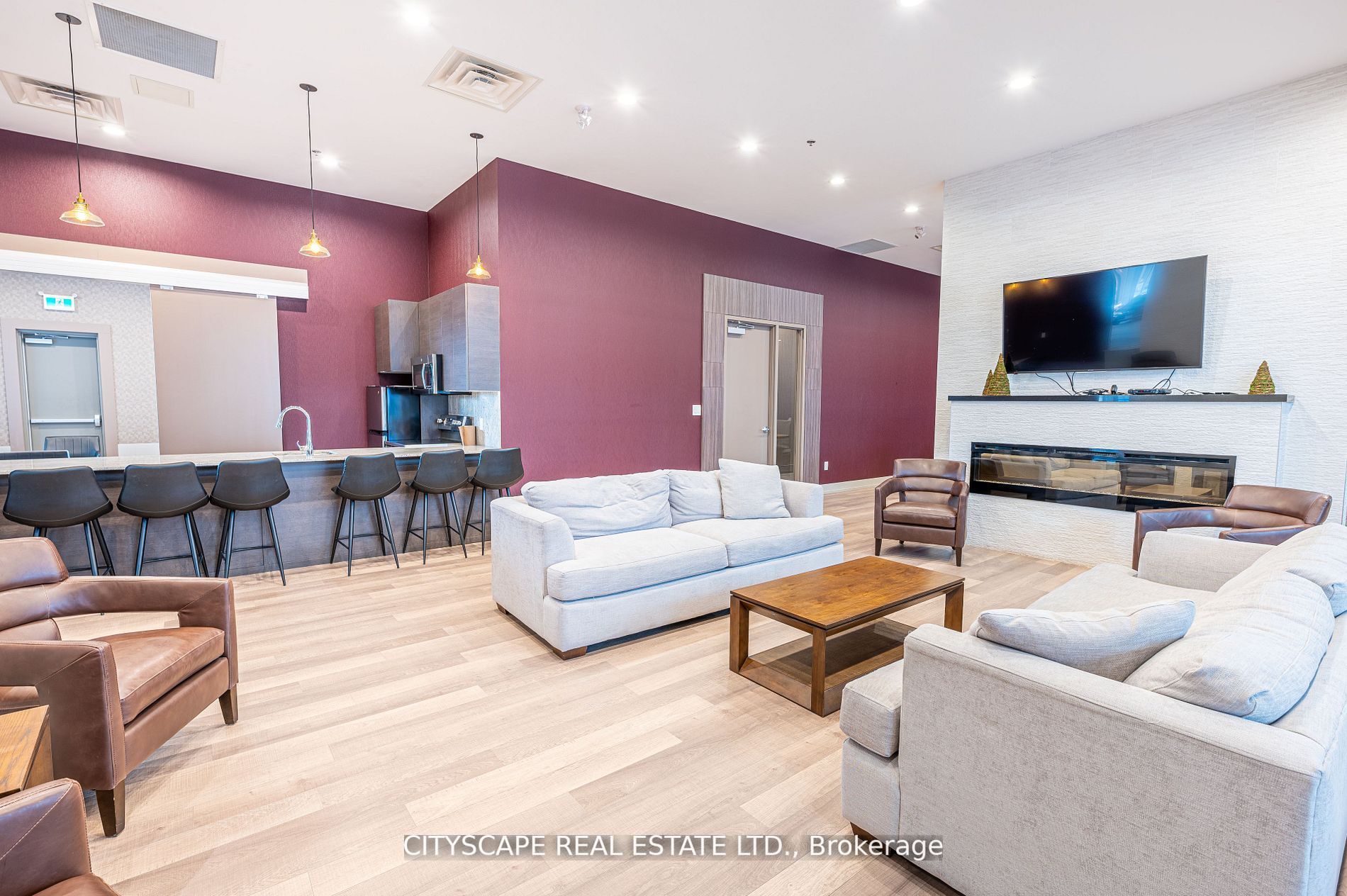 560 North Service Rd, #802