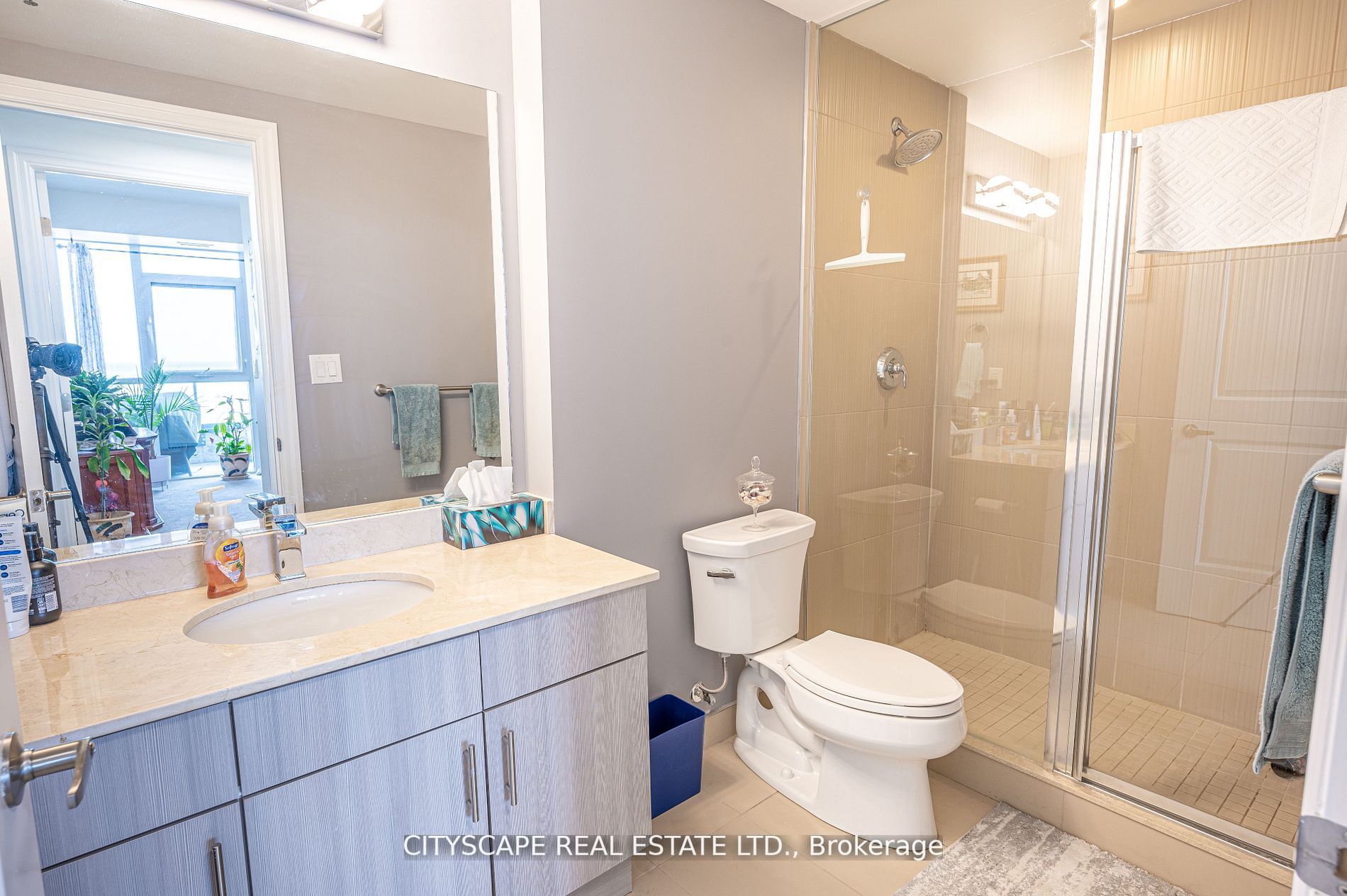 560 North Service Rd, #802