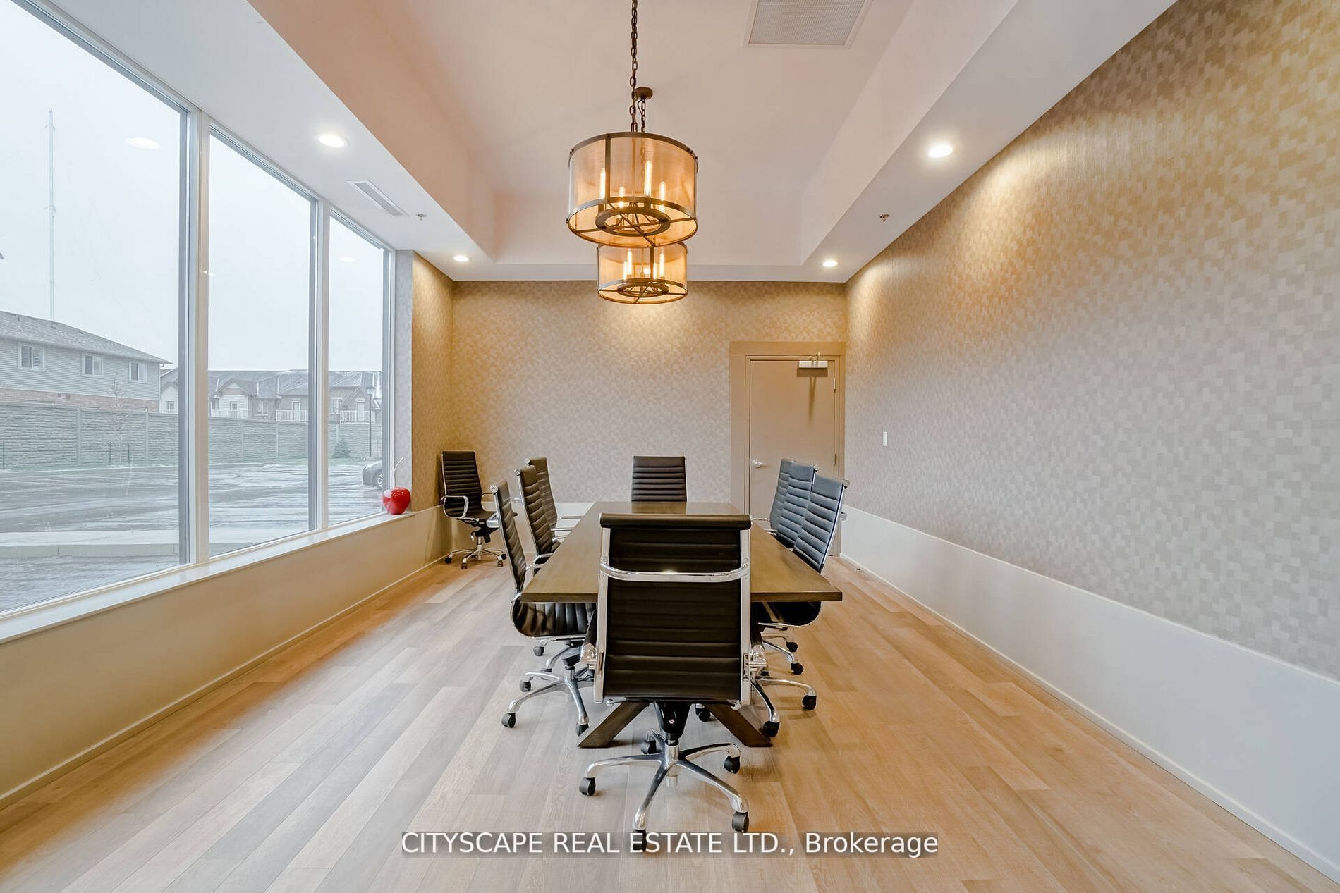560 North Service Rd, #802