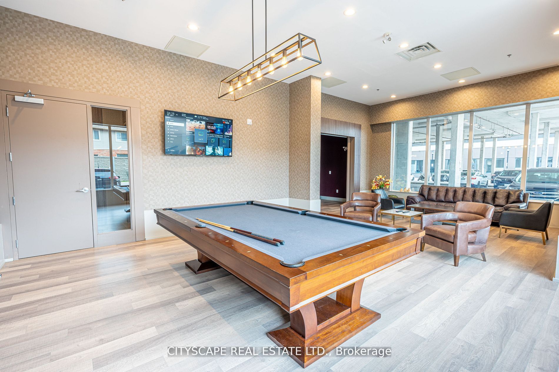 560 North Service Rd, #802