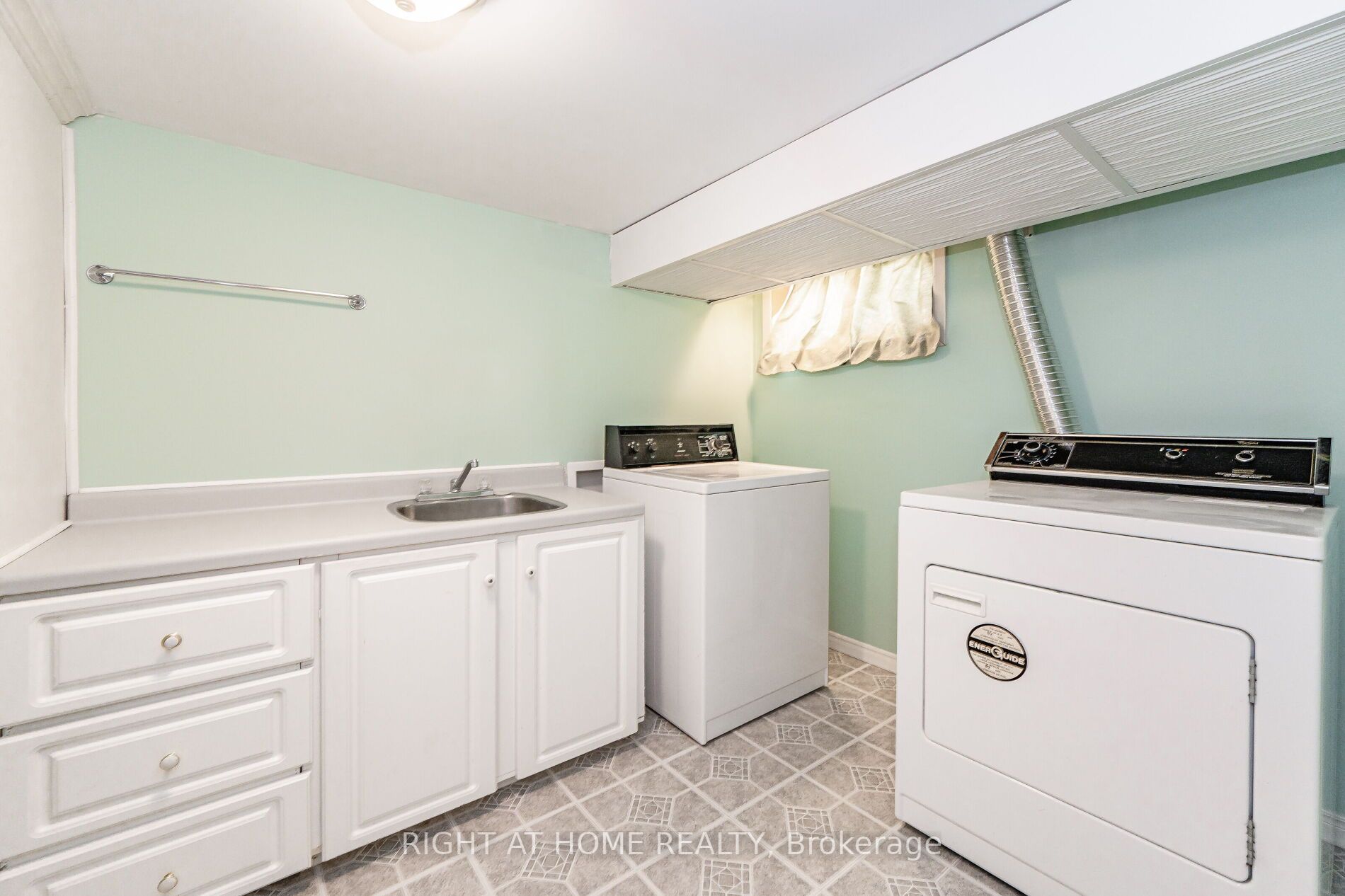215 Rodgers Rd