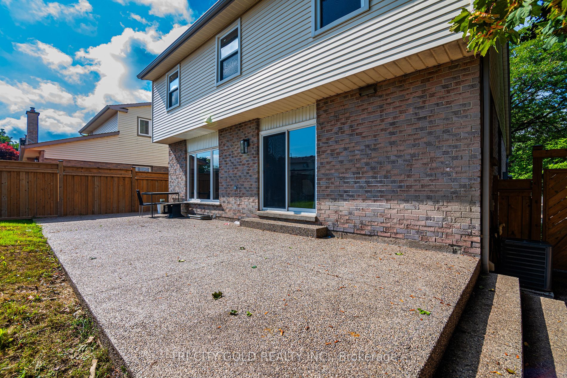 69 Dalton Cres