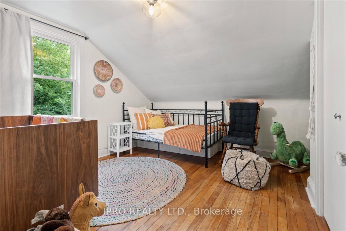 71 Creighton Rd