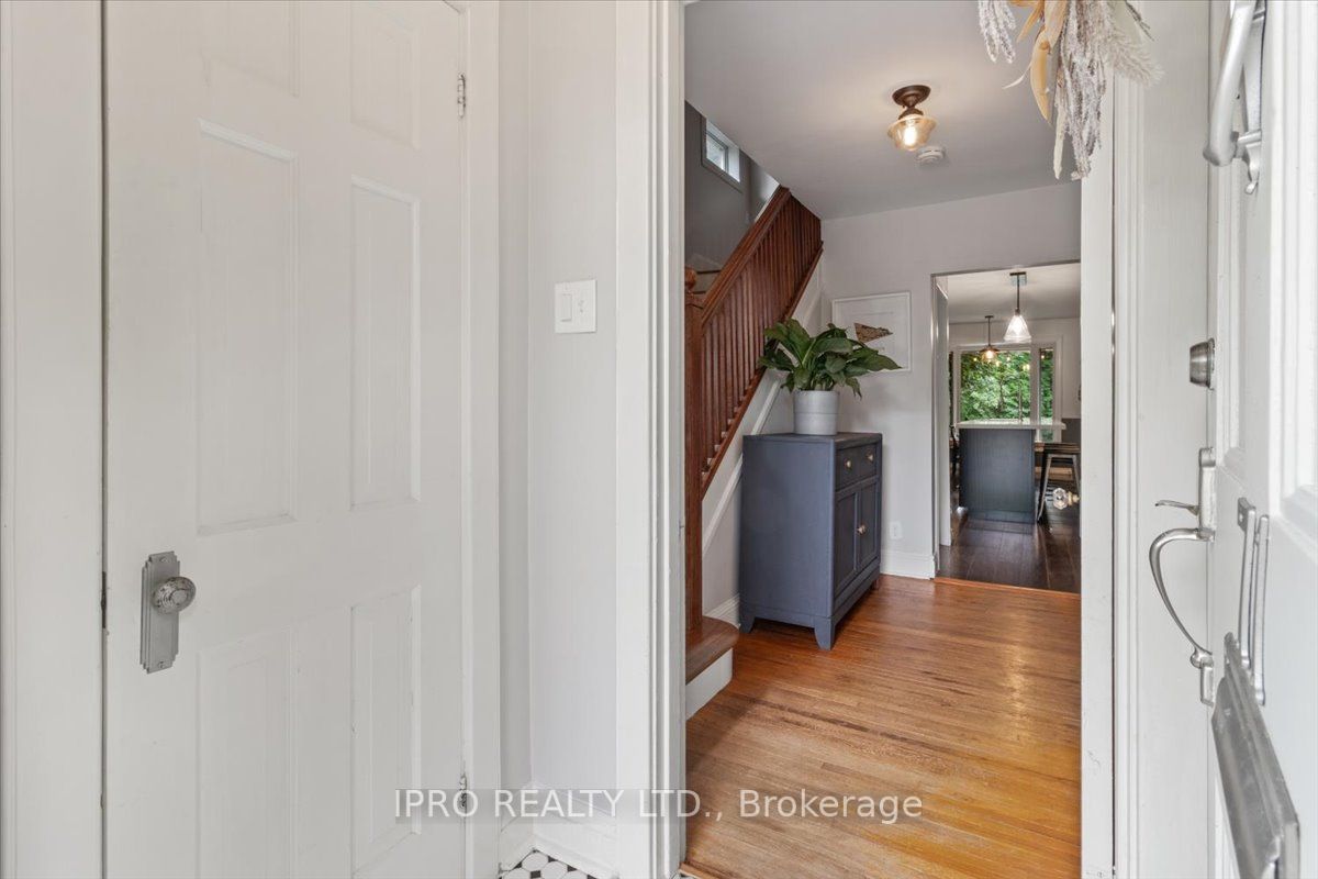 71 Creighton Rd