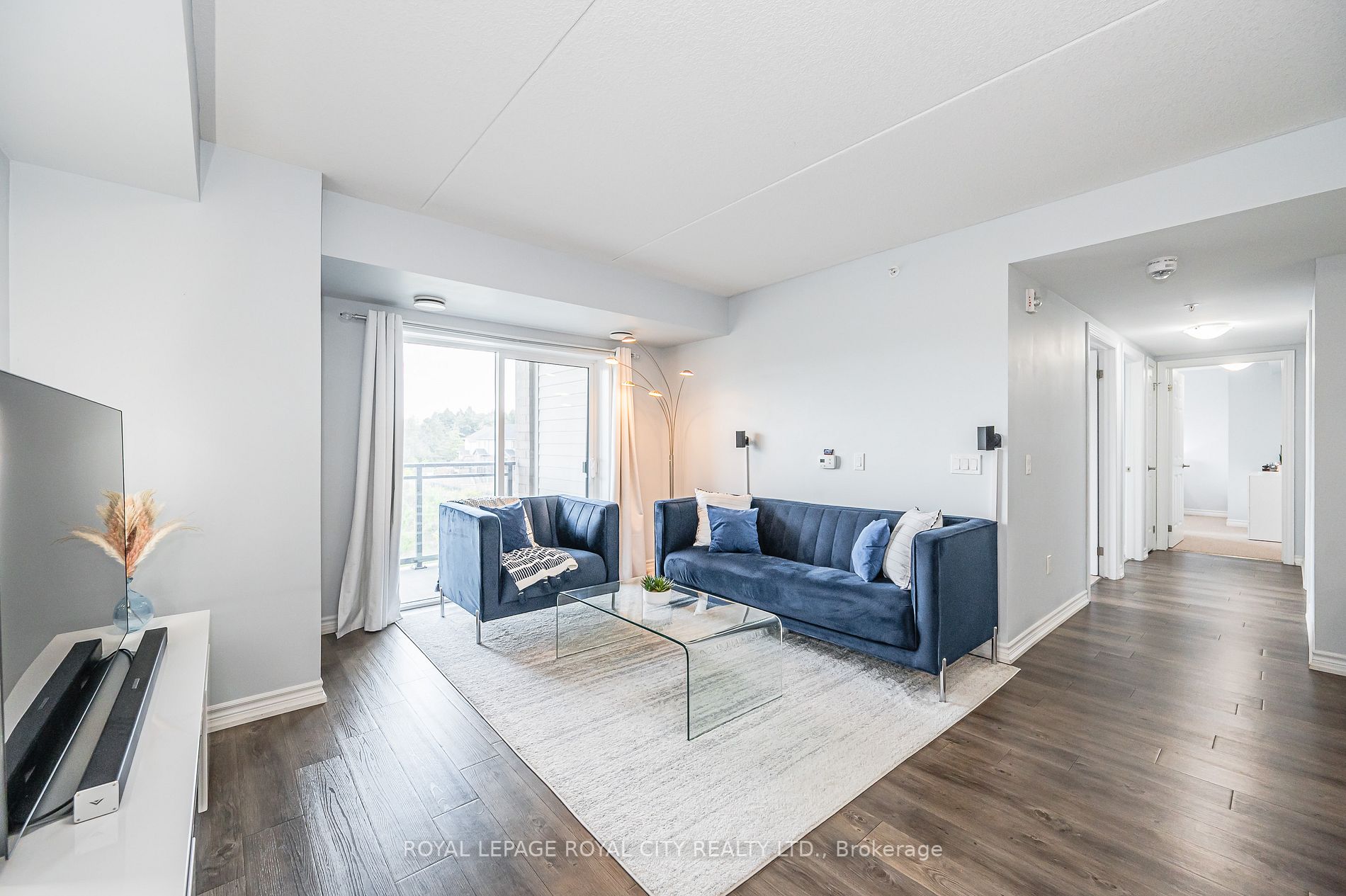 7 Kay Cres, #208