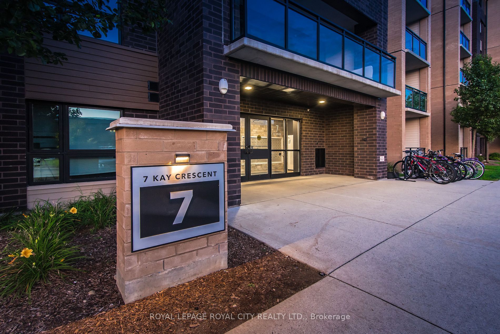 7 Kay Crescent, #208
