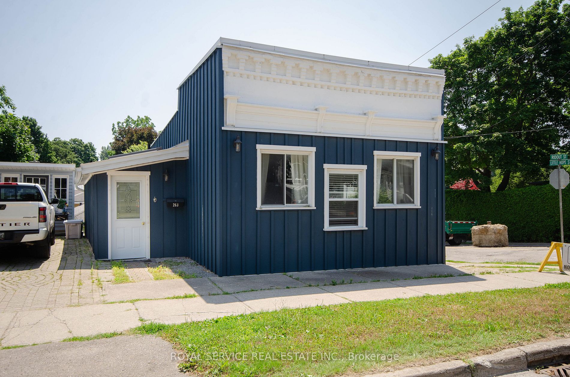263 Ridout St