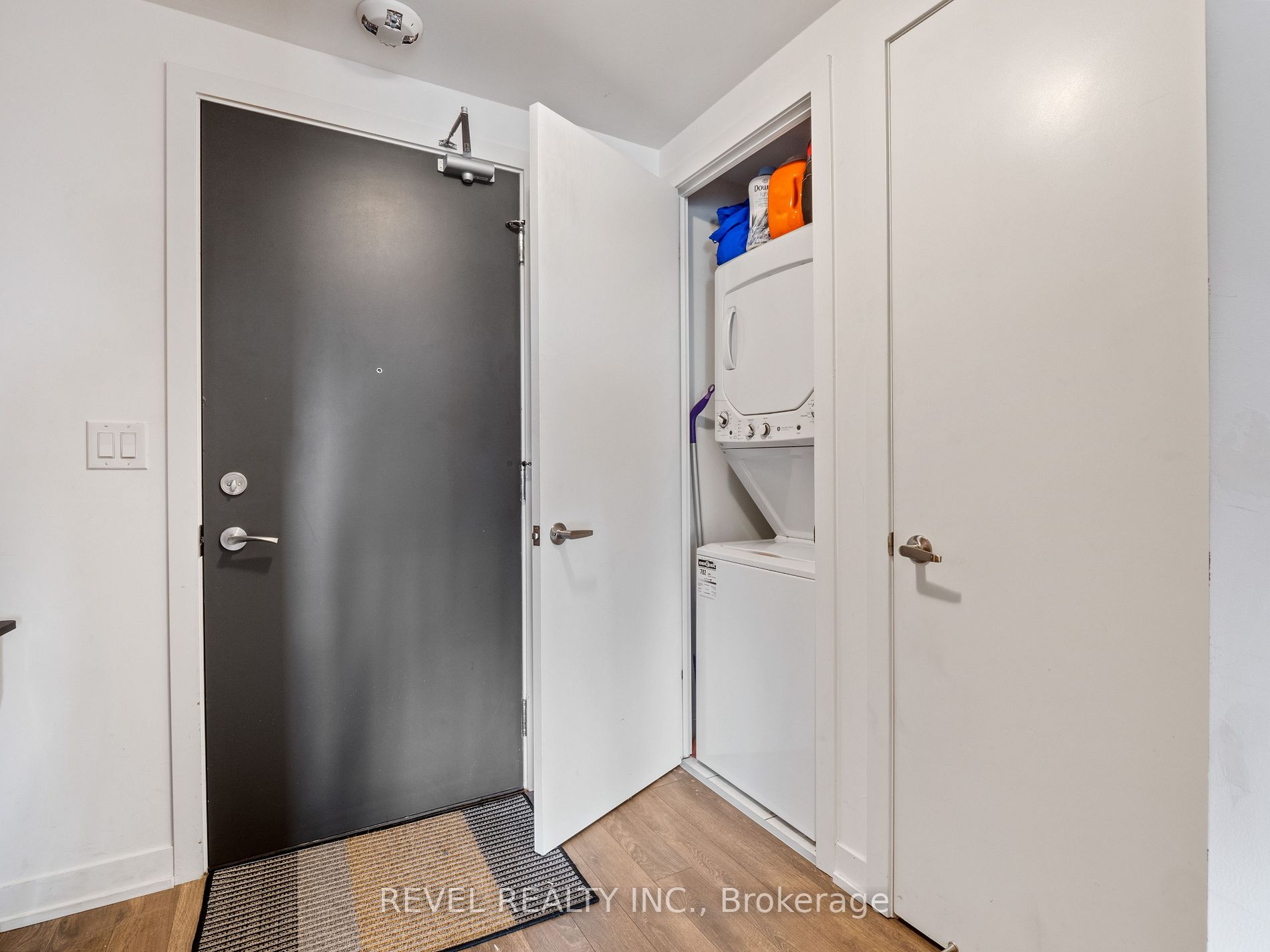 550 North Service Rd, #406
