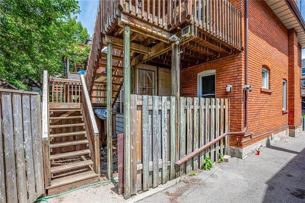 16 Eastbourne Ave, #Upper
